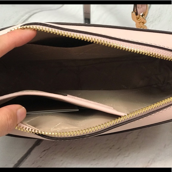 Michael Kors Jet Set Lg Ew Crossbody - Picture 6 of 7